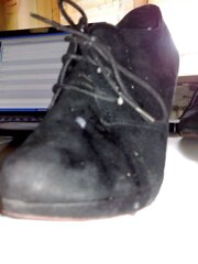 Oxford high-heeled shoes creamed by acquaintance