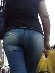Rica colita de flaca en denim
