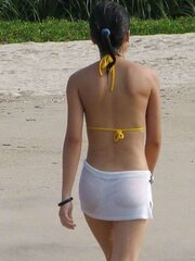 Teenager unrasiert am Meer