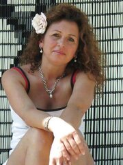 Dutch mature mom. How would you penetrate her?