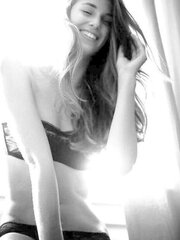 Smiling femmes!