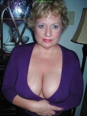 Gut verpackter Busen -Boobs in hooter-sling
