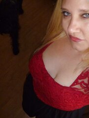 Deana Minaj in crimson lace undies