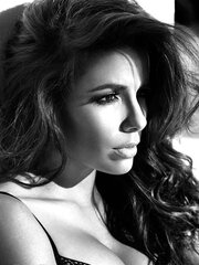 Eva Longoria looks so juicy in these pics!