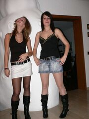 two jolies salopes habillees