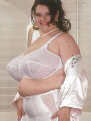 Lovin’ Jaw-Dropping Milf In Her Girdle