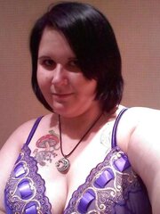 Plumper bombshell