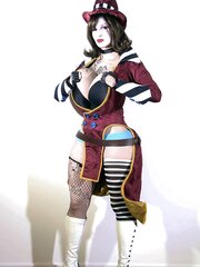 Mad moxxi cosplay(ariane st.amore)