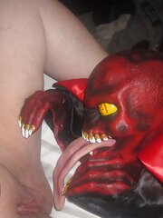 Igor romps Marilyn