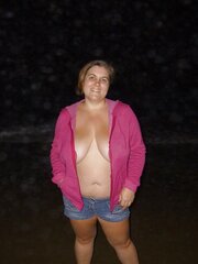 Plumper at the ocean