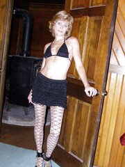 Hotlegs -inexperienced mature chrissy